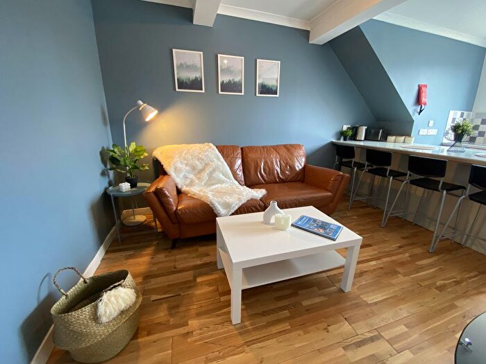 4 Bedroom Flat To Rent In Shiprow, Aberdeen, AB11