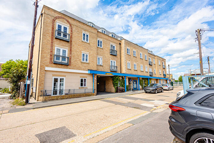 1 Bedroom Flat For Sale In Woodlands Road, Wickford, SS12