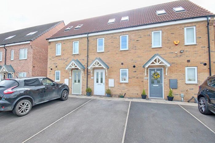 3 Bedroom House To Rent In Chartwell Gardens, Kingswood, HU7