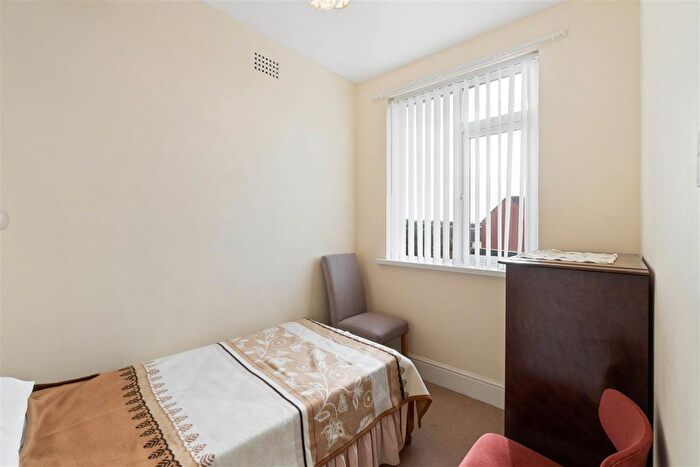 2 Bedroom Bungalow To Rent In Seacroft Road, Plymouth, PL5