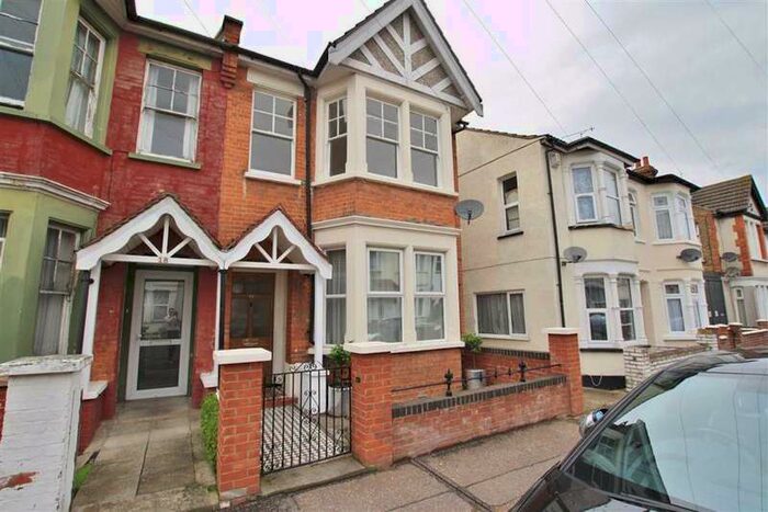 3 Bedroom Semi-Detached House To Rent In Northview Drive, Westcliff-on-sea, Essex, SS0