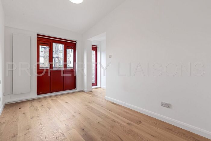 3 Bedroom Flat To Rent In Newlands Quay, Wapping, E1W