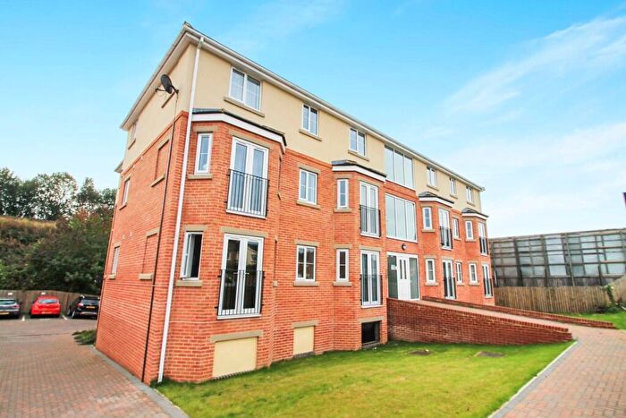 2 Bedroom Flat For Sale In Stanningley Road, Leeds, West Yorkshire, LS13