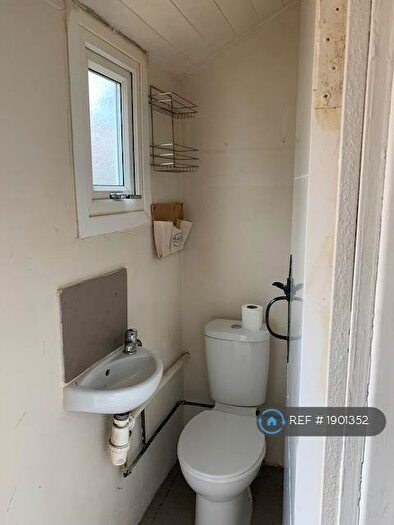 4 Bedroom Terraced House To Rent In Wycliffe Road, Northampton, NN1