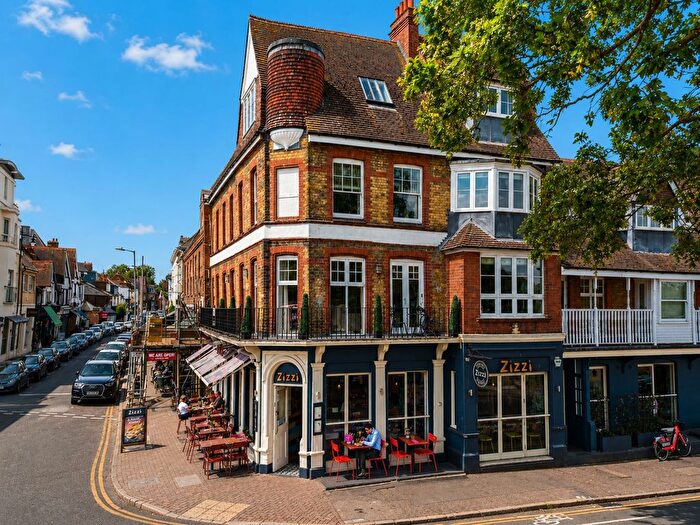 2 Bedroom Flat For Sale In Bridge Road, Sovereign House, KT8