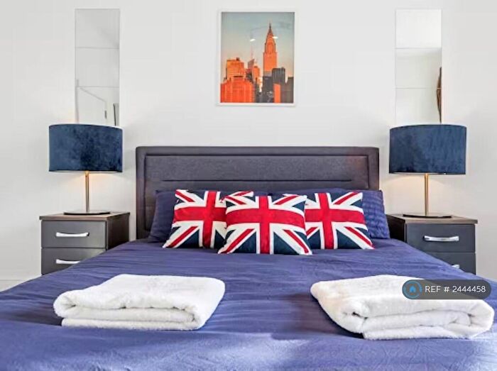 2 Bedroom Flat To Rent In Station Road, Upminster, RM14