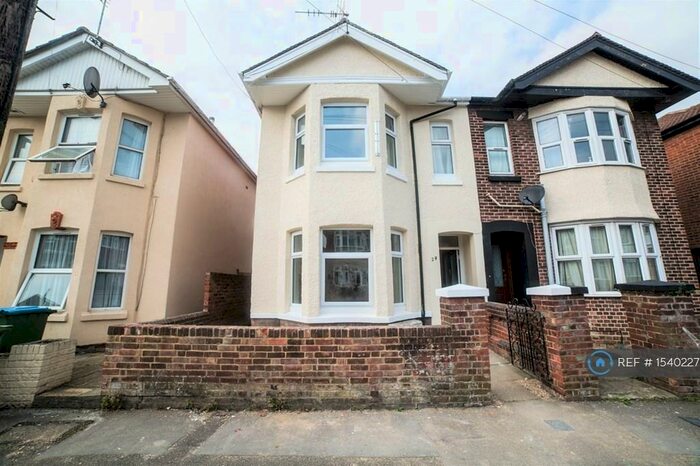 7 Bedroom Semi-Detached House To Rent In Coventry Road, Southampton, SO15