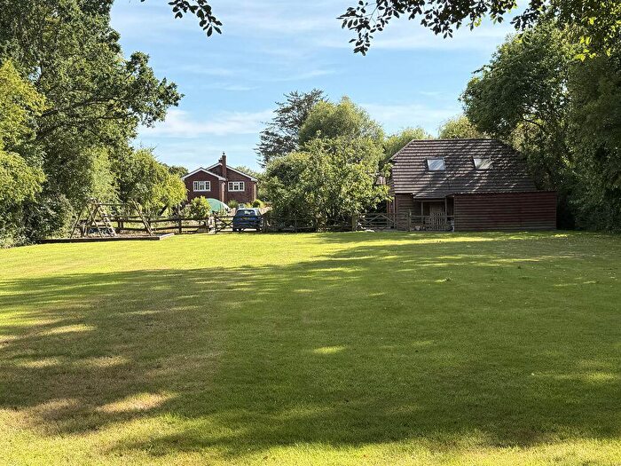 5 Bedroom Detached House For Sale In Meon Valley - Soberton - Approx . Of An Acre, SO32
