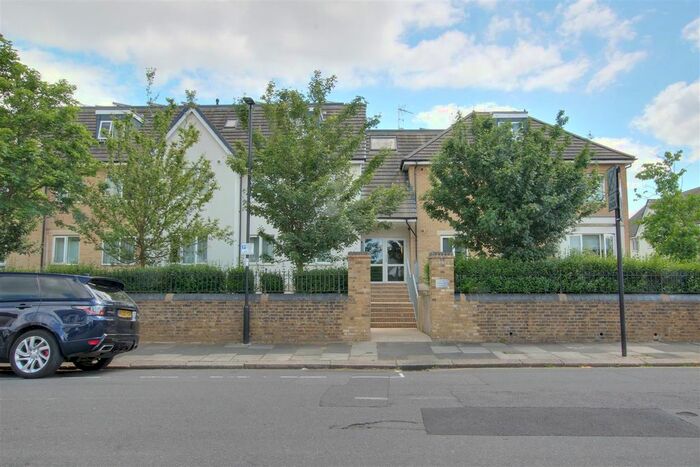 2 Bedroom Flat To Rent In Drapers Road, Enfield, EN2