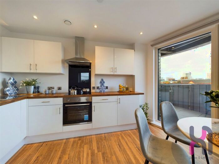 2 Bedroom Flat To Rent In Manchester Waters, Pomona Strand, Old Trafford, M16