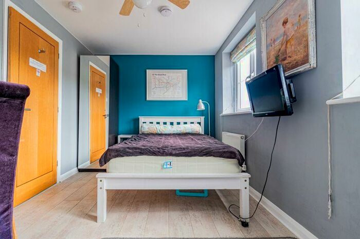 Detached House To Rent In Kennington Road, Oxford, OX1