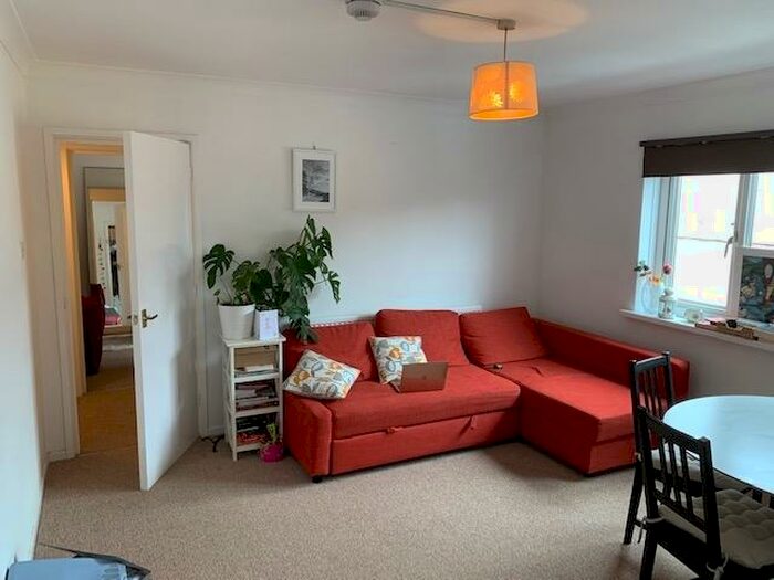 2 Bedroom Flat To Rent In Woodville Court, Cardiff, CF24