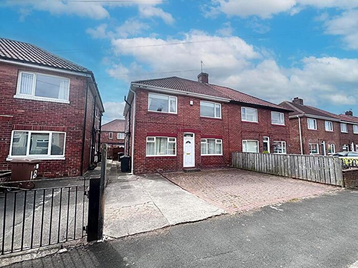 2 Bedroom Apartment For Sale In Hardy Grove, Wallsend, NE28