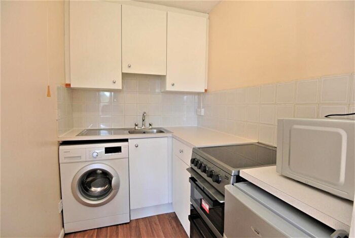 1 Bedroom Flat To Rent In Oriental Road, Woking, GU22