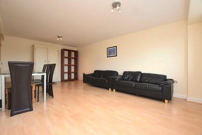3 Bedroom Apartment To Rent In Royal Plaza, Westfield Terrace, S1