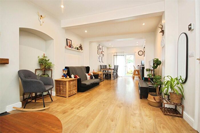 3 Bedroom End Of Terrace House To Rent In Alibon Road, Dagenham, RM10
