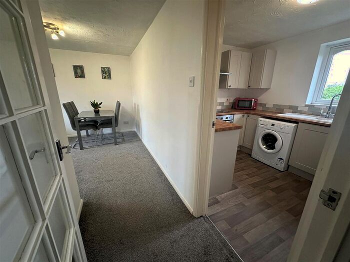 1 Bedroom Flat To Rent In Ascot Court, Aldershot, GU11