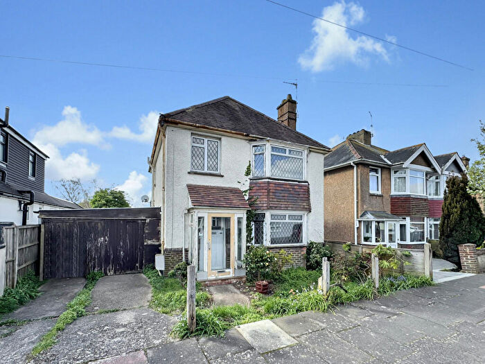 3 Bedroom Detached House For Sale In Mardale Road, Worthing, BN13