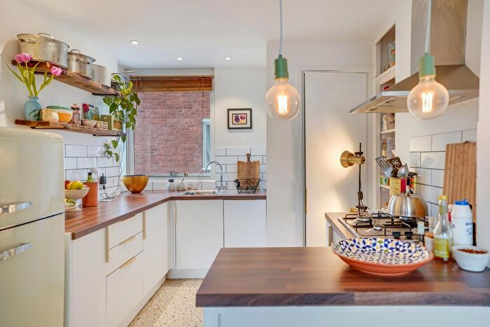 2 Bedroom Flat For Sale In Raleigh Court, Lymer Avenue, Crystal Palace, London, SE19