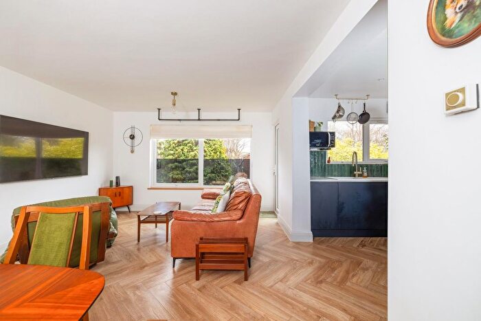 3 Bedroom Flat For Sale In Harford Drive, Frenchay, BS16