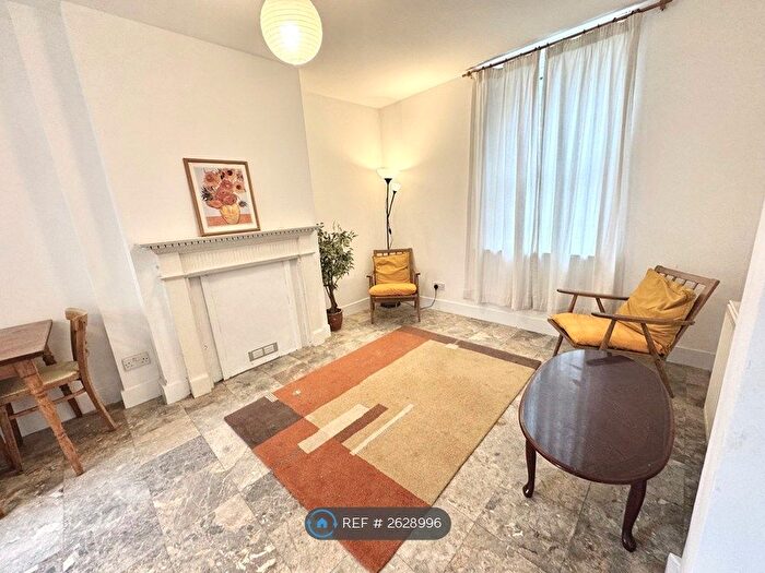 2 Bedroom Flat To Rent In Stoke Newington, London, N16