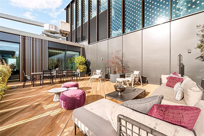 3 Bedroom Flat To Rent In Wood Crescent, Television Centre, White City, London, W12