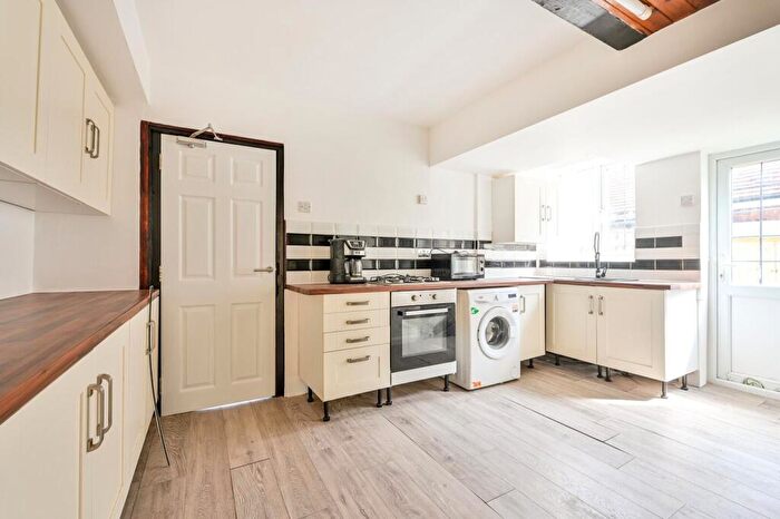 6 Bedroom Detached House To Rent In Aldershot Road, Guildford, Guildford, GU2