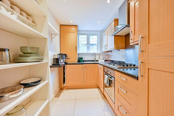 2 Bedroom Flat To Rent In Uxbridge Road, Ealing Broadway, London, W5