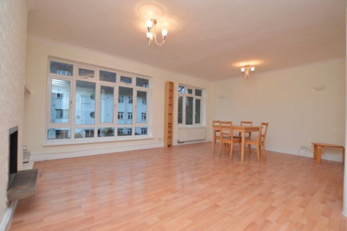 2 Bedroom Flat For Sale In Park Court, Lawrie Park Road, London, SE26