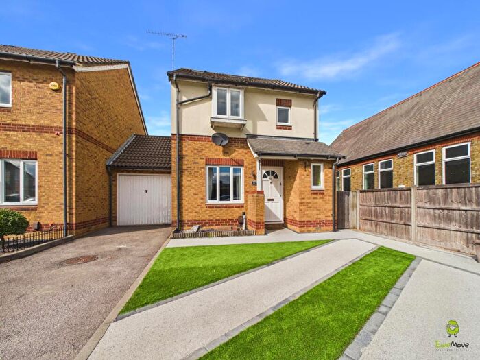 4 Bedroom Link Detached House To Rent In Byron Drive, Erith, DA8