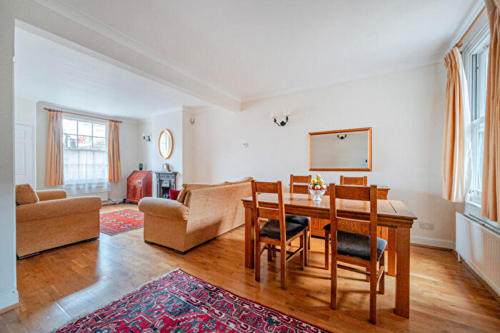 2 Bedroom House For Sale In North Hill, Highgate, London, N6