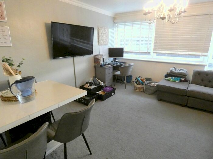 2 Bedroom Maisonette To Rent In Dunnett House, Vernon Road, London, E3