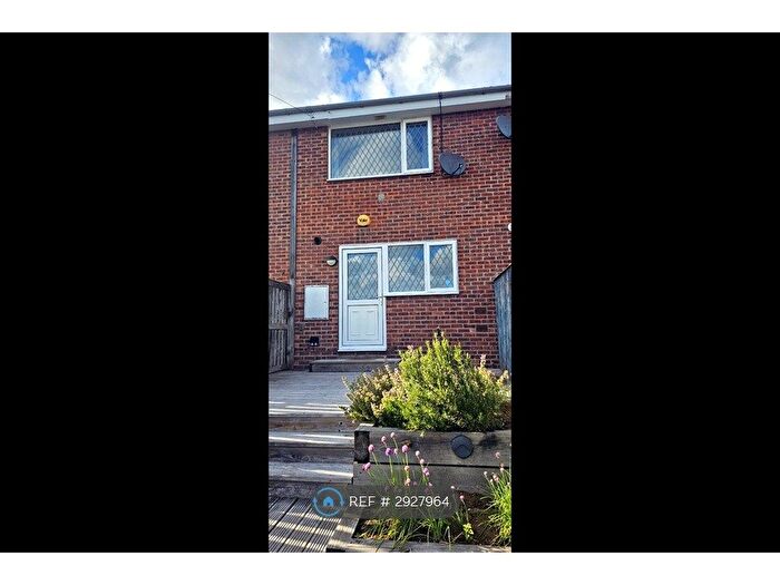 2 Bedroom Terraced House To Rent In Canal Lane, Wakefield, WF3