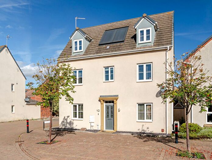 4 Bedroom Detached House For Sale In Bala Lake Crescent, Broughton, Milton Keynes, MK10