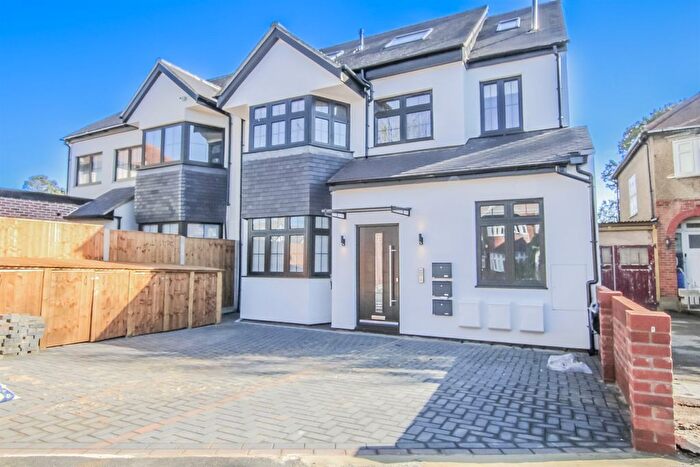 2 Bedroom Flat To Rent In Sunny Gardens Road, Hendon, NW4