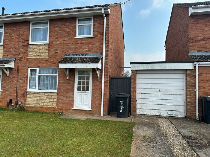 3 Bedroom Semi-Detached House To Rent In Bradwell Moor, Swindon, SN3