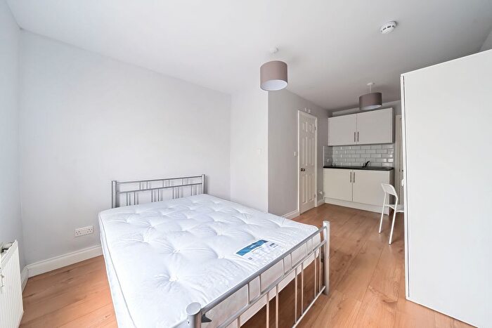 Studio To Rent In Cranbrook Park, London, N22