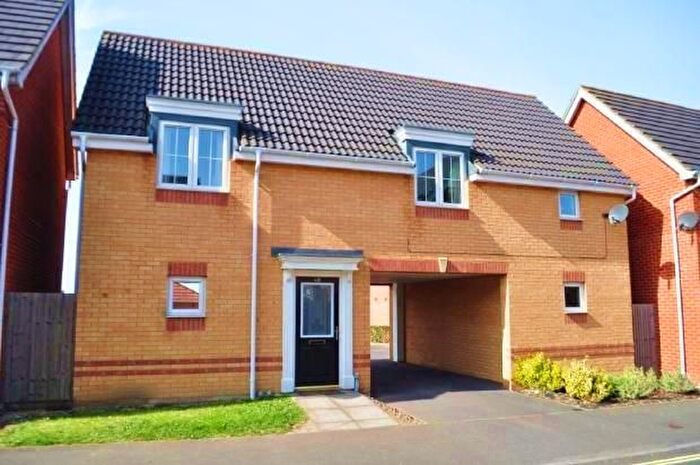2 Bedroom Flat To Rent In Kings Chase, Andover, SP10