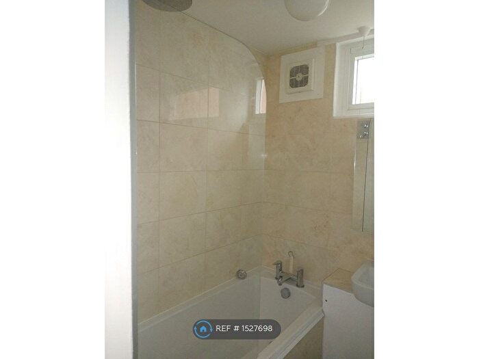 2 Bedroom Flat To Rent In Birch Vale Court, London, NW8