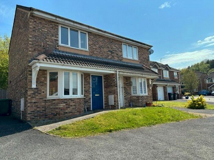 2 Bedroom Semi-Detached House To Rent In Newlands Road, Oakengates, Telford, Shropshire, TF2