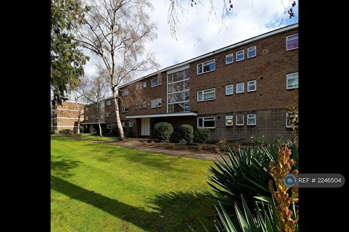 2 Bedroom Flat To Rent In Rectory Green, Beckenham, BR3