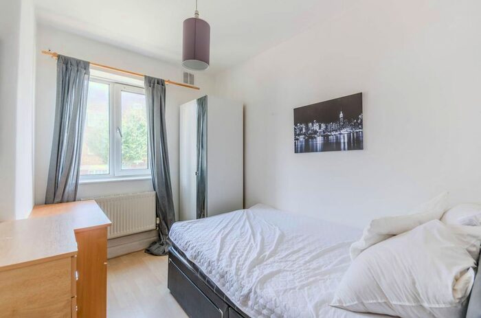 4 Bedroom Flat To Rent In Tooting Grove, Tooting Broadway, London, SW17