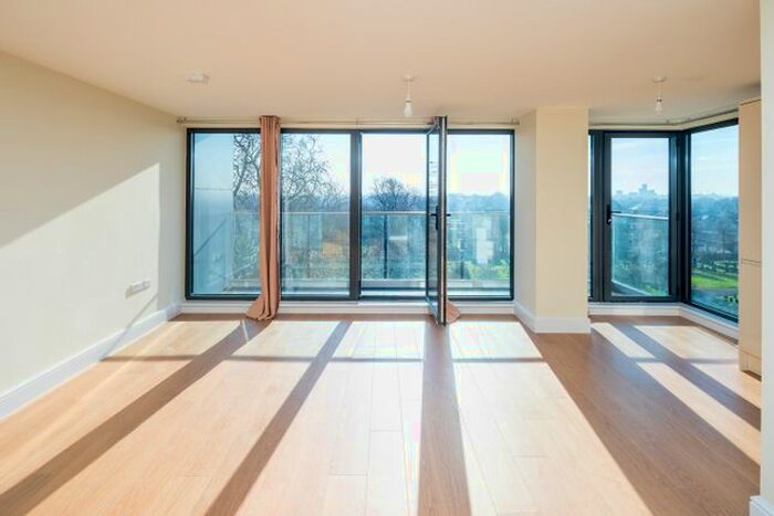 3 Bedroom Flat To Rent In Charter House, High Road, Ilford, IG1