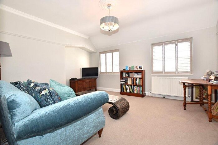 1 Bedroom Flat To Rent In Woodford Road, South Woodford, E18