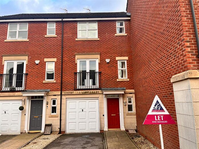 3 Bedroom Town House To Rent In Davies Close, Market Harborough, LE16