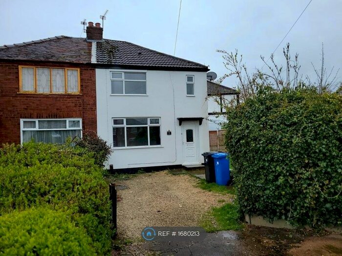 3 Bedroom Semi-Detached House To Rent In Lyme Grove, Droylsden, Manchester, M43