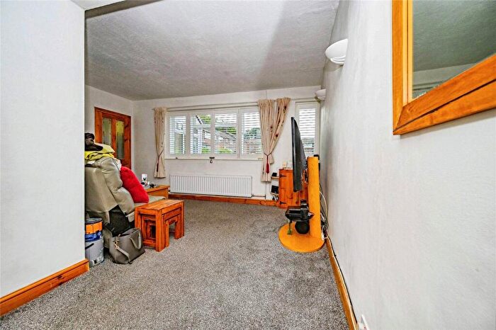 2 Bedroom Terraced House For Sale In Bernard Close, Dunstable, Bedfordshire, LU5