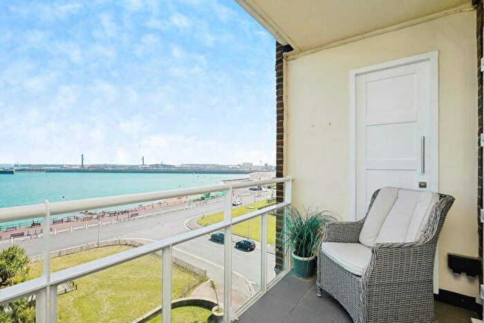 2 Bedroom Flat For Sale In The Gateway, Dover, Kent, CT16