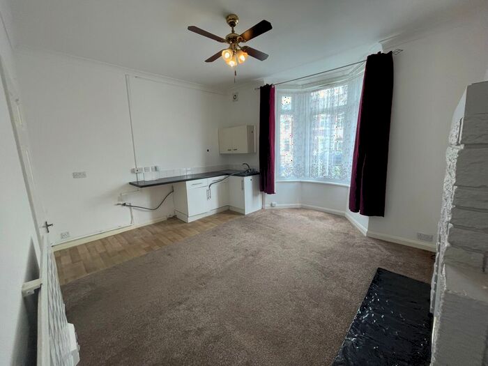1 Bedroom Flat To Rent In High Street, Sheerness, ME12