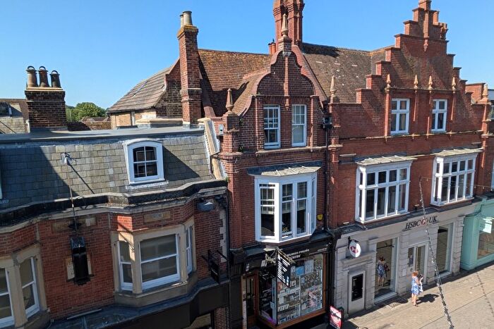 2 Bedroom Flat To Rent In Black Horse Way, Horsham, RH12